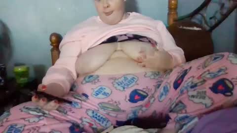 Snapshot of curvyplayday chatting on February 21, 9:32 pm dahlia -kim online show from February 21, 9:32 pm