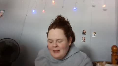 Snapshot of curvyplayday chatting on February 20, 7:08 pm dahlia -kim online show from February 20, 7:08 pm