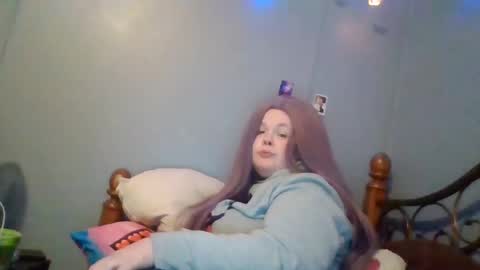 Snapshot of curvyplayday chatting on February 21, 12:49 am dahlia -kim online show from February 21, 12:49 am