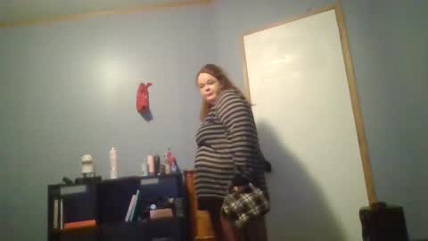 Snapshot of curvyplayday chatting on September 18, 1:53 am dahlia -kim online show from September 18, 1:53 am