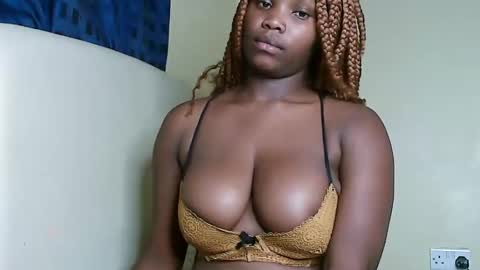 Snapshot of cute_beb2 chatting on February 21, 1:44 pm V EE online show from February 21, 1:44 pm