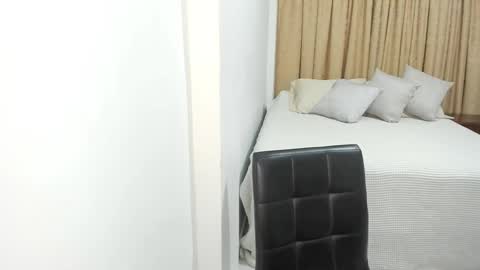 Snapshot of cute_brunett chatting on March 5, 4:13 am Sara online show from March 5, 4:13 am