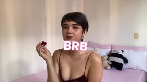 Snapshot of cute_eyess chatting on December 19, 10:10 pm Cute online show from December 19, 10:10 pm