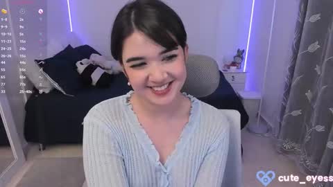 Snapshot of cute_eyess chatting on September 22, 7:07 pm Cute online show from September 22, 7:07 pm
