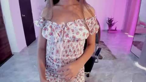 Snapshot of cute_fox_1 chatting on October 7, 1:40 pm Bella Fox online show from October 7, 1:40 pm
