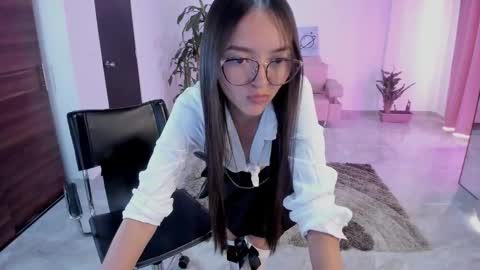 Snapshot of cute_fox_1 chatting on October 18, 2:43 pm Bella Fox online show from October 18, 2:43 pm