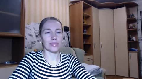 cute_lion_ online show from April 5, 8:39 pm