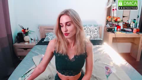 Snapshot of cute_milana chatting on September 12, 9:44 am Milana online show from September 12, 9:44 am