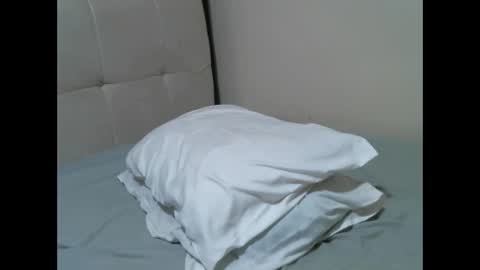 cute_panda01 online show from November 3, 6:03 am