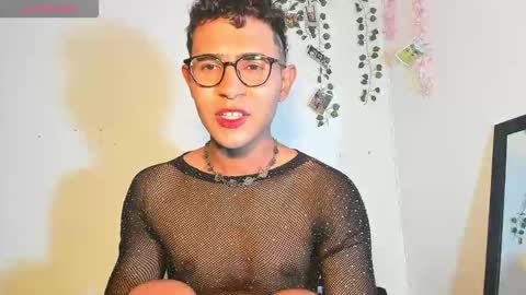 Snapshot of cute_sammy_1 chatting on September 25, 12:01 pm cute_sammy_1 online show from September 25, 12:01 pm