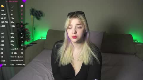 Snapshot of cute_sharloti chatting on January 4, 3:39 pm Sasha online show from January 4, 3:39 pm