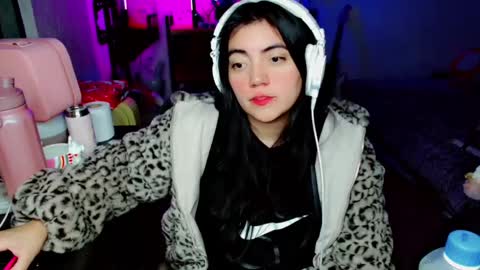 Snapshot of cuteambervi chatting on December 6, 12:40 am Princess Amber online show from December 6, 12:40 am