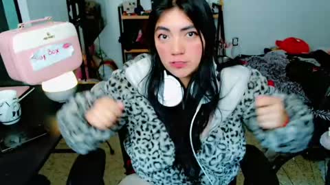 Snapshot of cuteambervi chatting on January 15, 6:51 pm Princess Amber online show from January 15, 6:51 pm