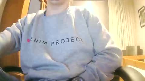 Cuteboy090 online show from March 22, 5:17 pm