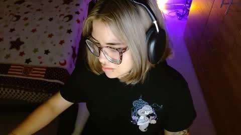 isabella online show from March 7, 6:08 pm