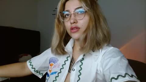 isabella online show from January 18, 5:33 pm