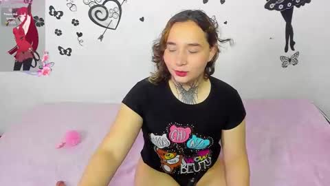 Snapshot of cutekat_ chatting on October 22, 6:05 am cutekat online show from October 22, 6:05 am