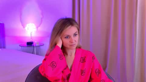 cutemirage online show from November 13, 2:42 pm