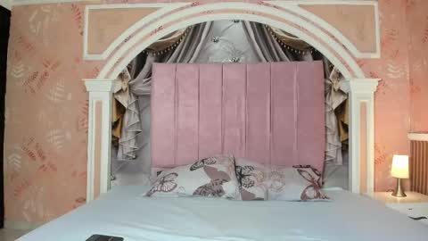 cutenaked_ online show from December 16, 12:44 pm