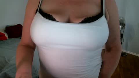 CuteNlil online show from March 7, 2:15 am