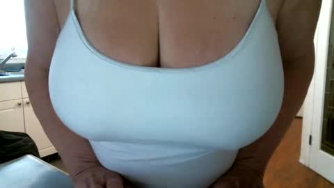 CuteNlil online show from January 30, 7:26 pm