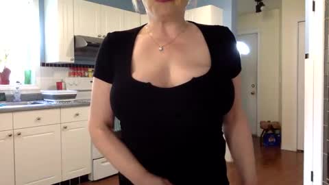 CuteNlil online show from September 22, 6:12 pm