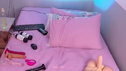 cutepetitee online show from February 13, 10:13 pm