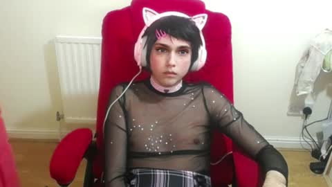 Snapshot of cutest_princess chatting on October 23, 10:10 pm cutest_princess online show from October 23, 10:10 pm