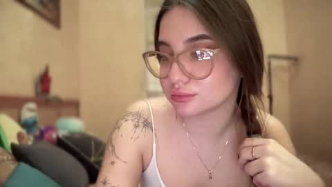 CuteAnn online show from March 4, 8:50 pm