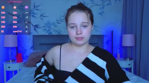 Snapshot of cutie__cutiee_ chatting on September 16, 9:51 pm Nika online show from September 16, 9:51 pm