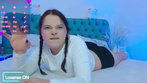 Snapshot of cutie__cutiee_ chatting on October 9, 9:42 pm Nika online show from October 9, 9:42 pm