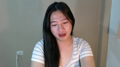 Snapshot of cutie_asianwoman chatting on February 25, 2:14 am cutie_asianwoman online show from February 25, 2:14 am