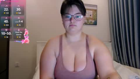 Snapshot of cutie_florence chatting on October 12, 6:43 pm Sophie Lilith online show from October 12, 6:43 pm