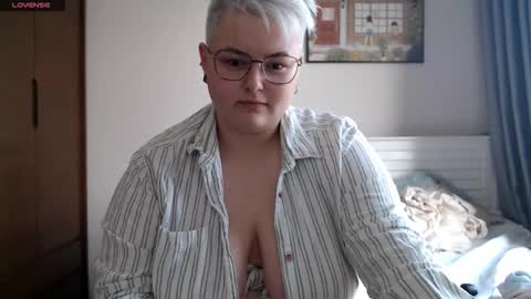 Snapshot of cutie_florence chatting on October 18, 8:07 am Sophie Lilith online show from October 18, 8:07 am