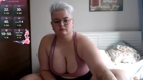 Snapshot of cutie_florence chatting on October 17, 7:45 am Sophie Lilith online show from October 17, 7:45 am