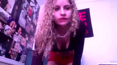 Snapshot of cutiekaylee chatting on October 19, 11:31 pm cutiekaylee online show from October 19, 11:31 pm