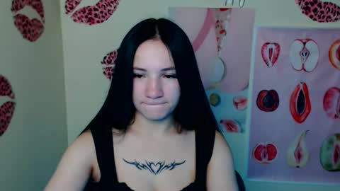 Snapshot of cutielady_ chatting on October 17, 6:45 pm Emma online show from October 17, 6:45 pm
