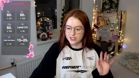 Snapshot of cutiepiealice chatting on December 20, 2:37 pm Alice online show from December 20, 2:37 pm