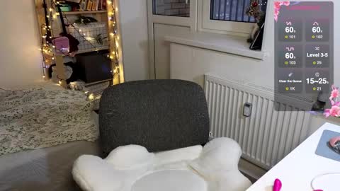 Snapshot of cutiepiealice chatting on January 28, 1:59 pm Alice online show from January 28, 1:59 pm