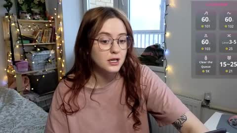 Snapshot of cutiepiealice chatting on February 11, 12:25 pm Alice online show from February 11, 12:25 pm