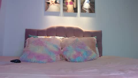 Snapshot of cuttebabe_ chatting on October 5, 12:30 am Sophia online show from October 5, 12:30 am