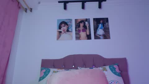 Snapshot of cuttebabe_ chatting on October 17, 12:25 am Sophia online show from October 17, 12:25 am