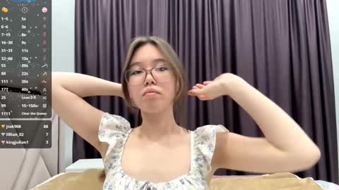 Snapshot of cwenecollins chatting on October 14, 9:34 am Akemi online show from October 14, 9:34 am