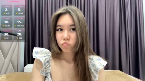 Snapshot of cwenecollins chatting on October 17, 9:46 am Akemi online show from October 17, 9:46 am