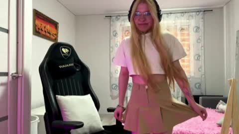 cyber_shawtyz online show from May 12, 12:03 pm