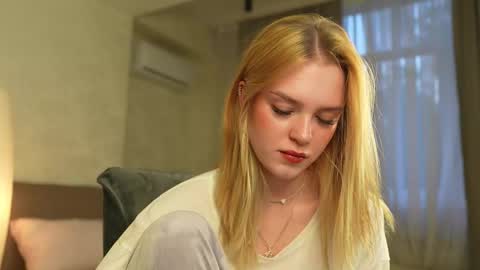 Snapshot of cyberheart_ chatting on September 27, 2:48 pm EMILY online show from September 27, 2:48 pm