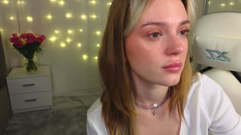 Snapshot of cyberheart_ chatting on December 11, 5:03 pm EMILY online show from December 11, 5:03 pm