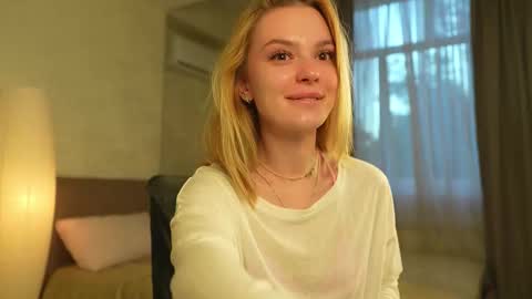 Snapshot of cyberheart_ chatting on October 1, 3:00 pm EMILY online show from October 1, 3:00 pm