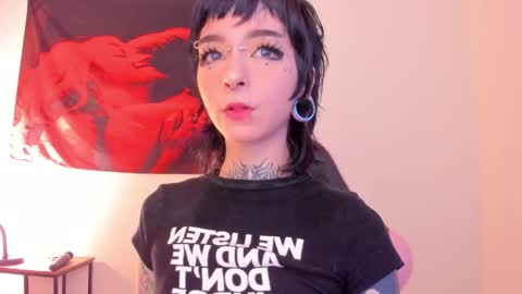 cel I am independent Help me reach 200 thumbs up uwu online show from March 13, 3:54 am