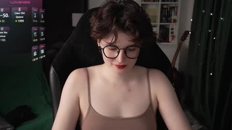 Snapshot of cybersamuraii chatting on October 1, 8:41 pm Helen Blossom online show from October 1, 8:41 pm